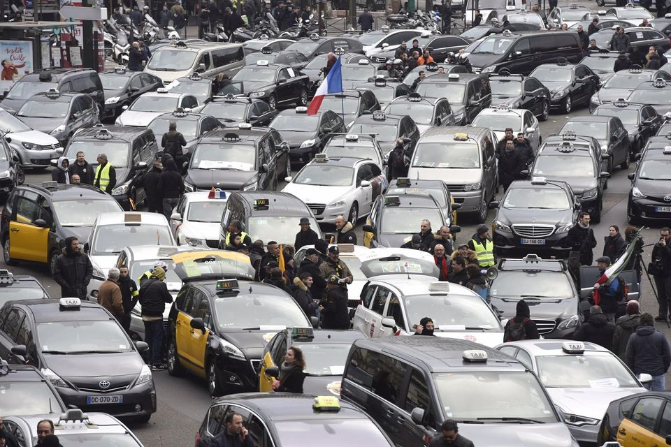 http://www.liberation.fr/futurs/2016/01/26/taxis-vtc-la-guerre-sans-frein_1429163